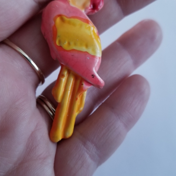 Vintage parrot bird brooch pink yellow pin vaporwave - Picture 6 of 10